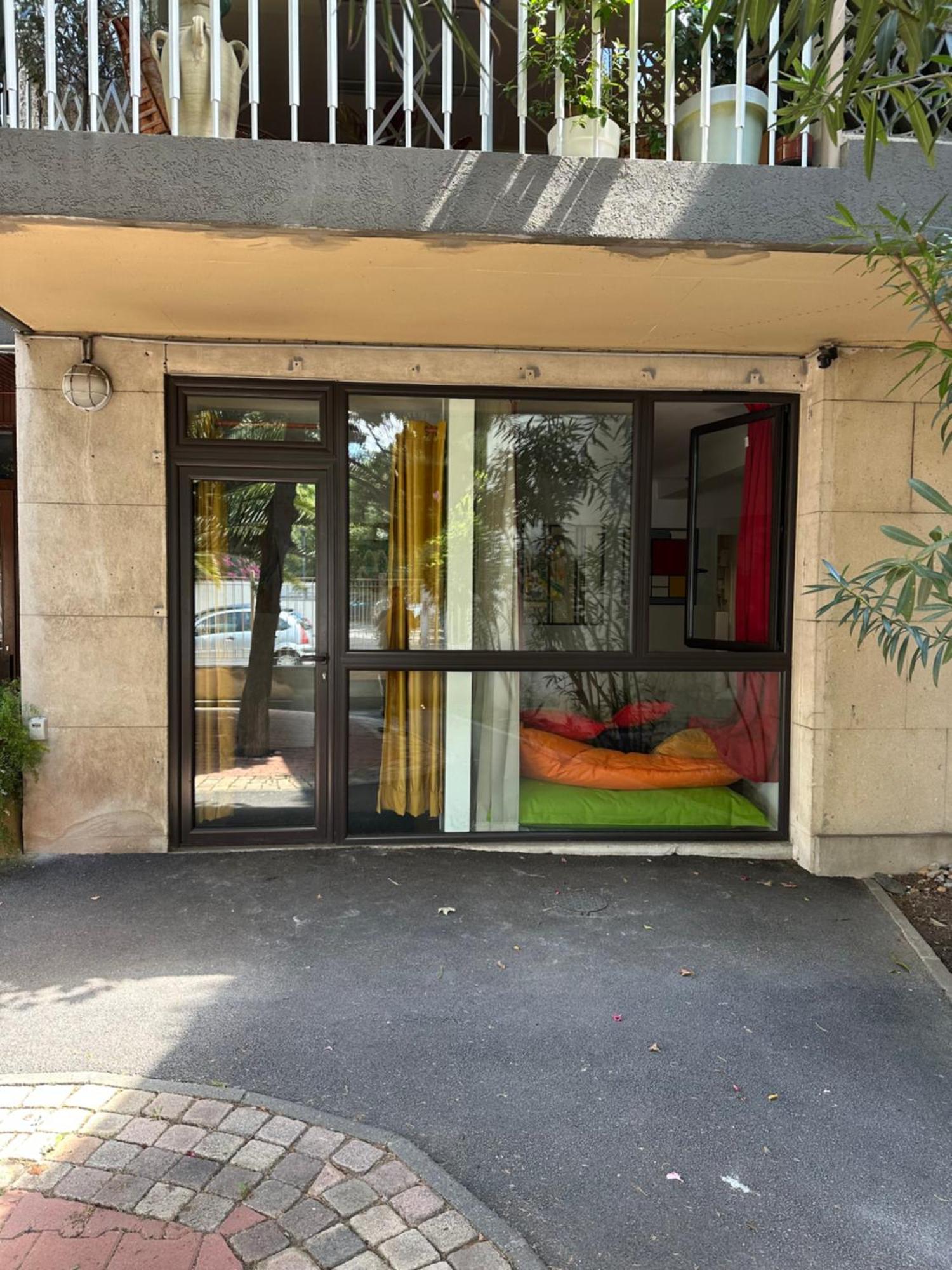 Pop Appart Appartement Artiste Configure En Galerie Dart A 200 M Du Centre Ville Avec Parking Prive Et Securise Gratuit Dans Copropriete Avignon Exterior foto